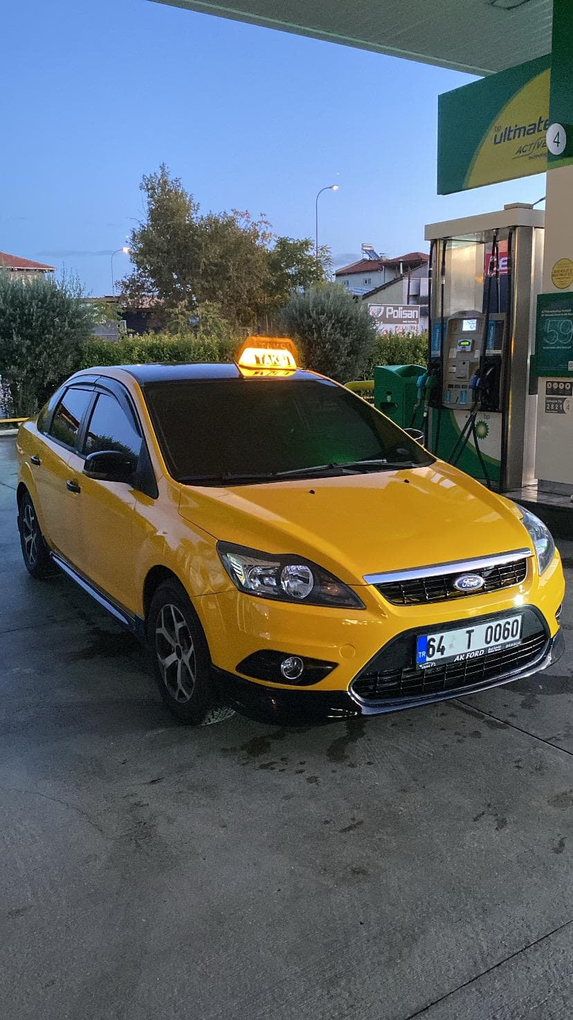 Uşak Taksi Bul — tepe lambası yanan sarı taksi